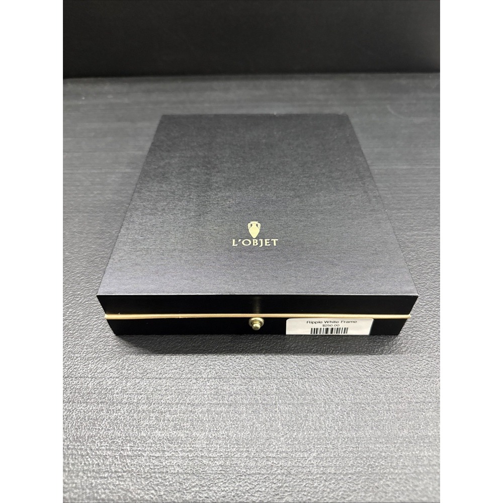 L'objet Empty Storage Gift Box (1666)